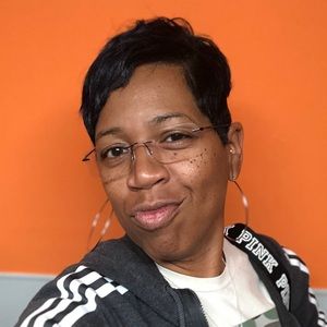 Meet your Posher, Leslie